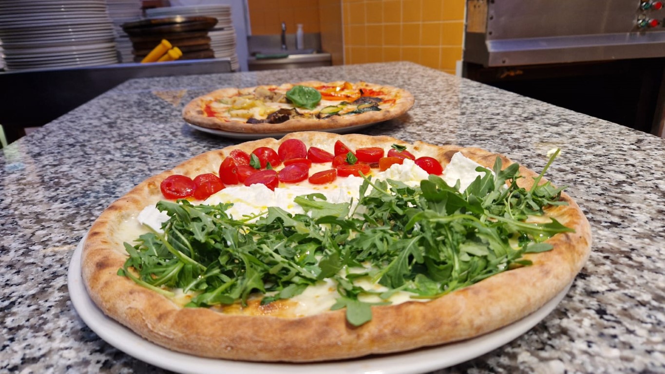 Pizza margherita artigianale